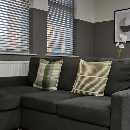Centra Leeds Apartment *